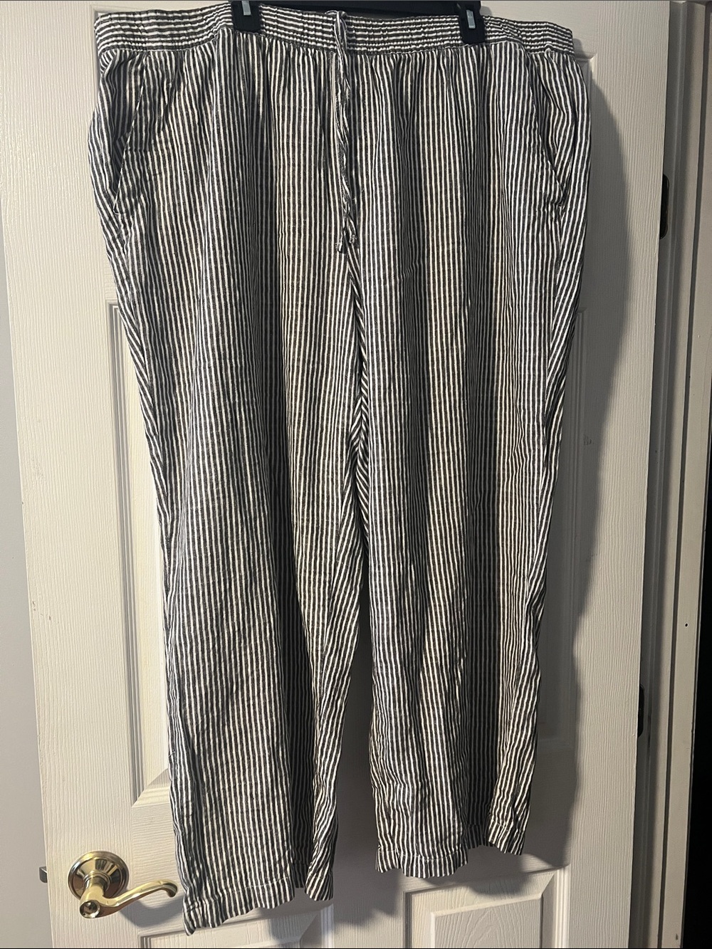 Old Navy Navy and White Vertical Stripe Wide Leg Pants